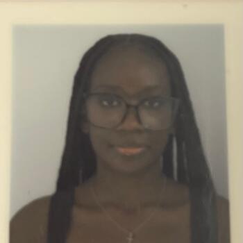 Babysitter in Ville-d'Avray: Léane