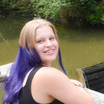 Babysitter in Youngstown: Hannah