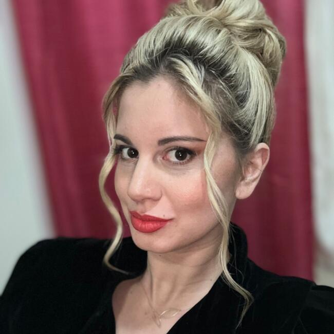 Babysitter στην περιοχή Περιστέρι: Κάτια