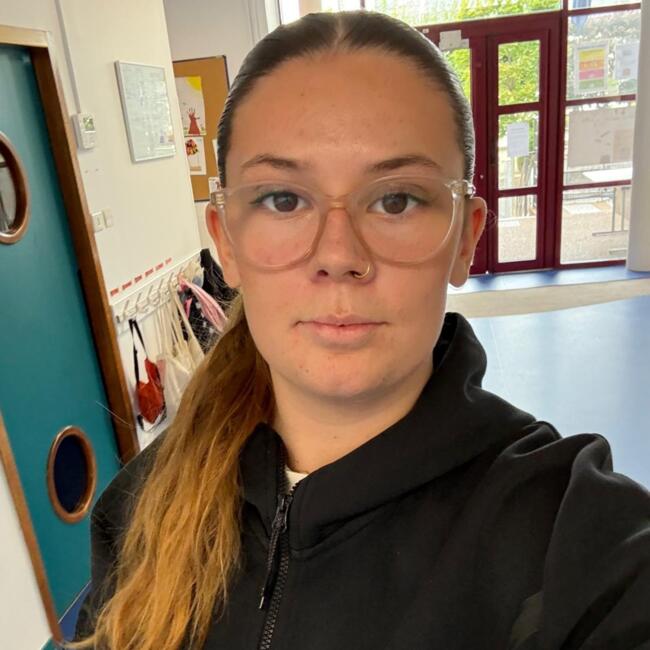 Babysitter in Issy-les-Moulineaux: Enora