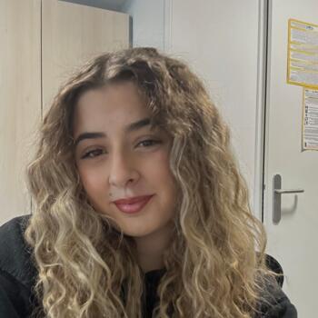 Babysitter in Dagenham: Ellie