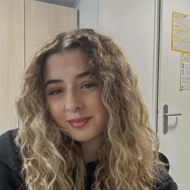 Babysitter in Dagenham: Ellie