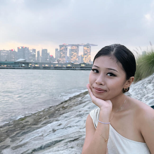 Singapore Island的保母: Nayli
