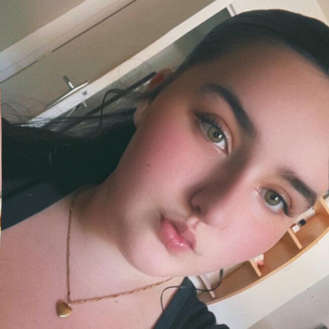 Babysitter in Saint-Denis-de-Cabanne: Maelys