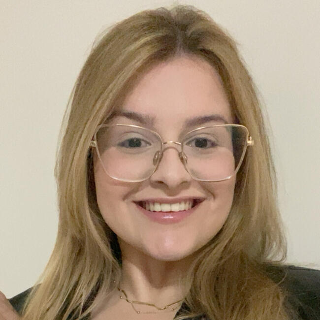 Babá em Fazenda Rio Grande: Gabriela