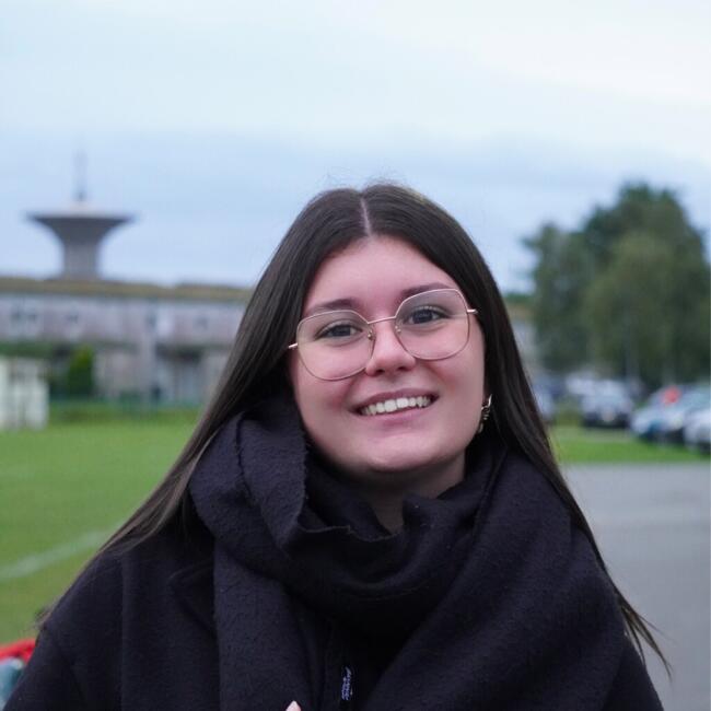 Babysitter in Lison: Elena