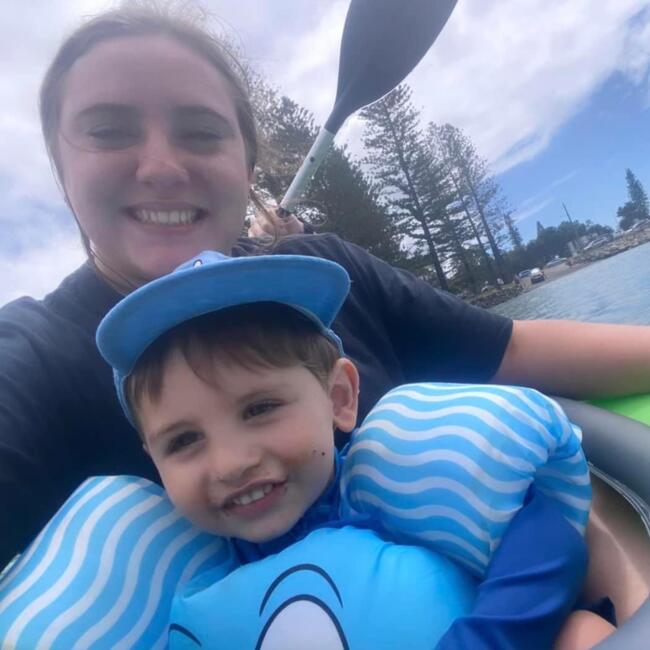 Babysitter in Logan City: Monica