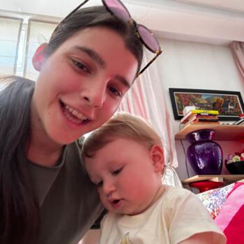 Babysitter in Neuilly-sur-Seine: Naomi