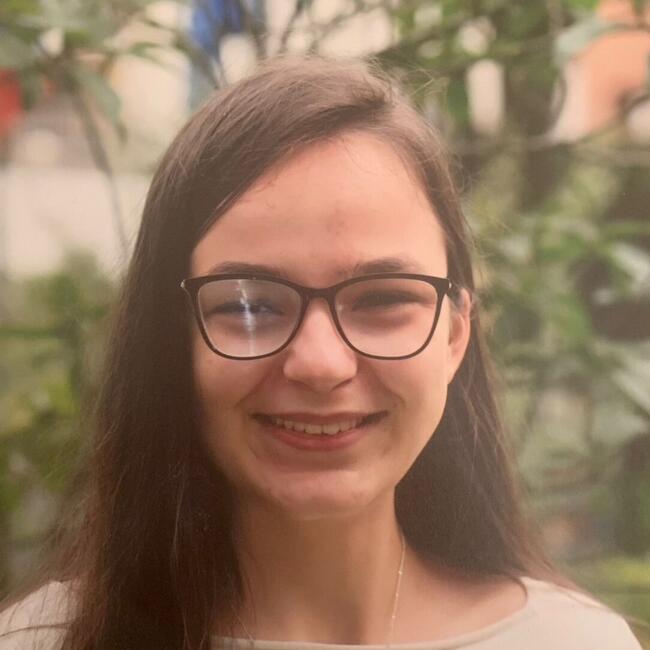 Babysitter in Angers: Aline