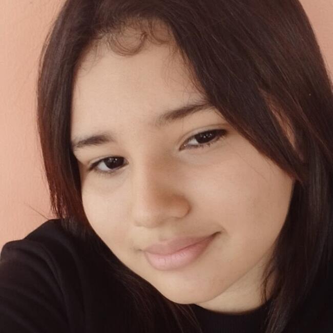 Babysitter in El Lirio: Alexandra