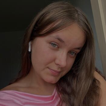 Babysitter in Dolomieu: Lola