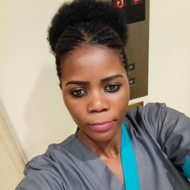 جليسة أطفال في دبي: Carol