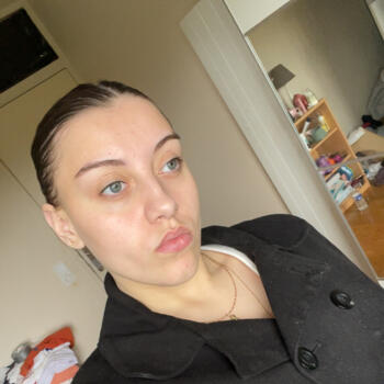 Babysitter in Verny: Hannah