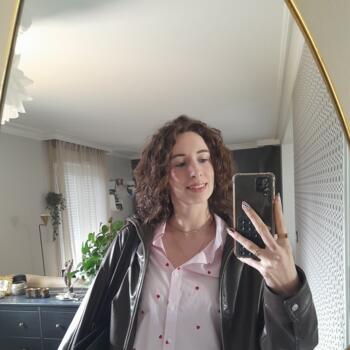 Babysitter in Saint-Brice-en-Coglès: Coline