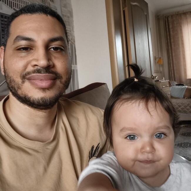 وظيفة جليسة أطفال في جدة: Ahmed