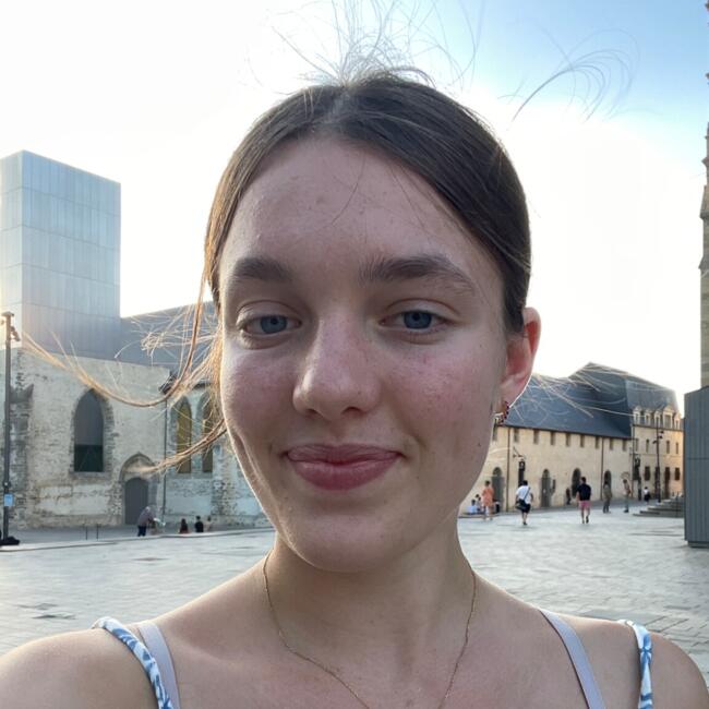 Babysitter in Nantes: Suzanne