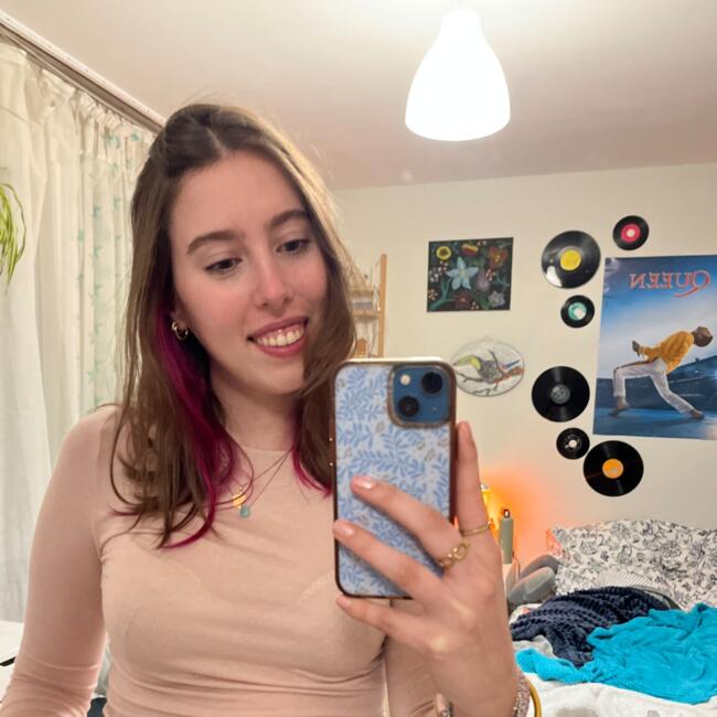 Babysitter in Saint-Cyr-sur-Loire: Lya