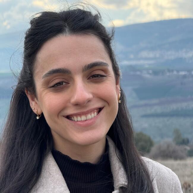 משרת בייביסיטר ב- ראש העין: Yael