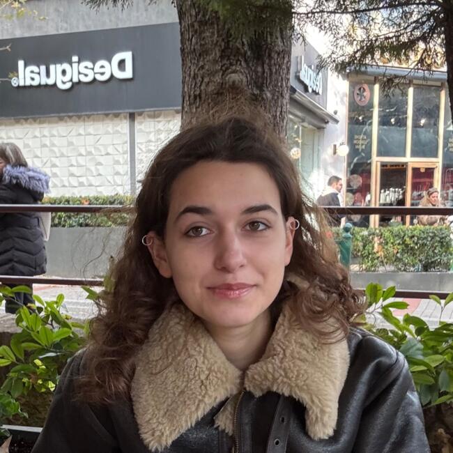 Babysitter στην περιοχή Διόνυσος: Sarah
