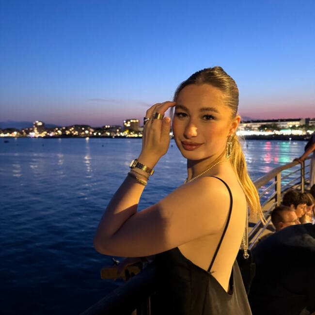 Babysitter in Villeurbanne: Chloe