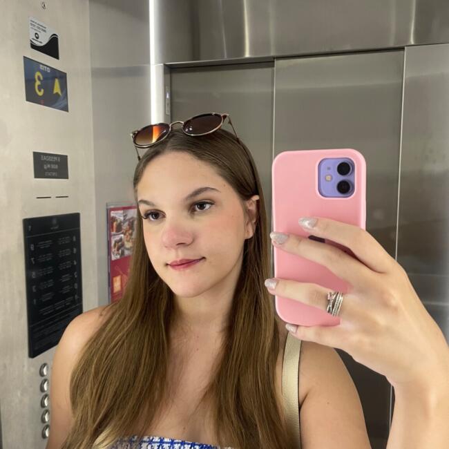 Babysitter in Marília: Manuela
