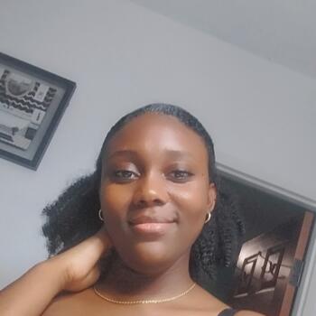 Babysitter Portmore: Jade