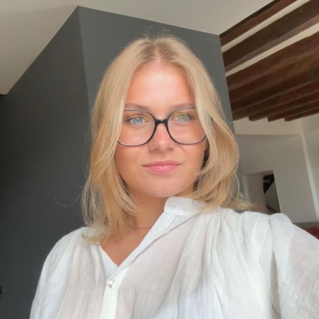 Babysitter in Saint-Mandé: Valentine