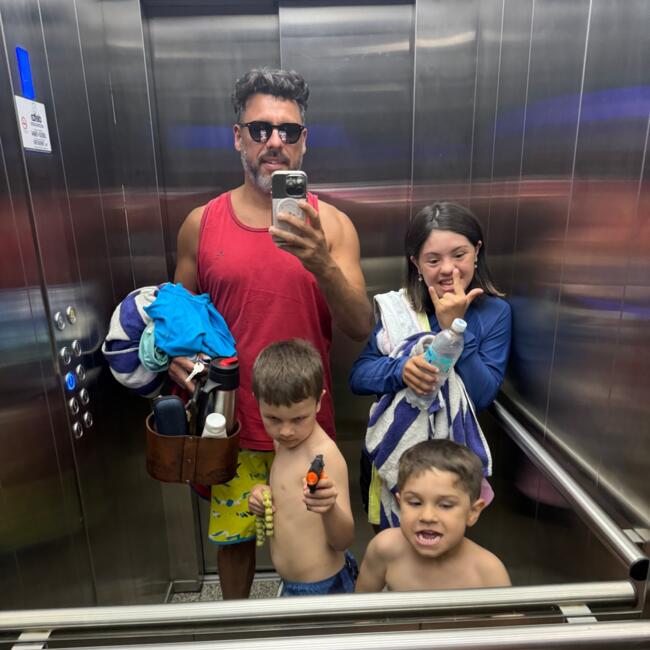 Δουλειά για babysitter στην περιοχή Μοντεβιδέο: Marcelo