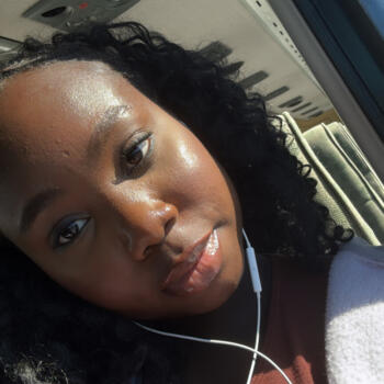 Babysitter in Whitby: Victoria