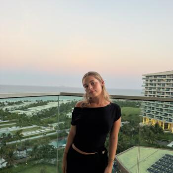 Babysitter in Sydney: Scarlet