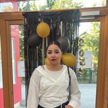 Babysitter in Saint-Denis: Sara