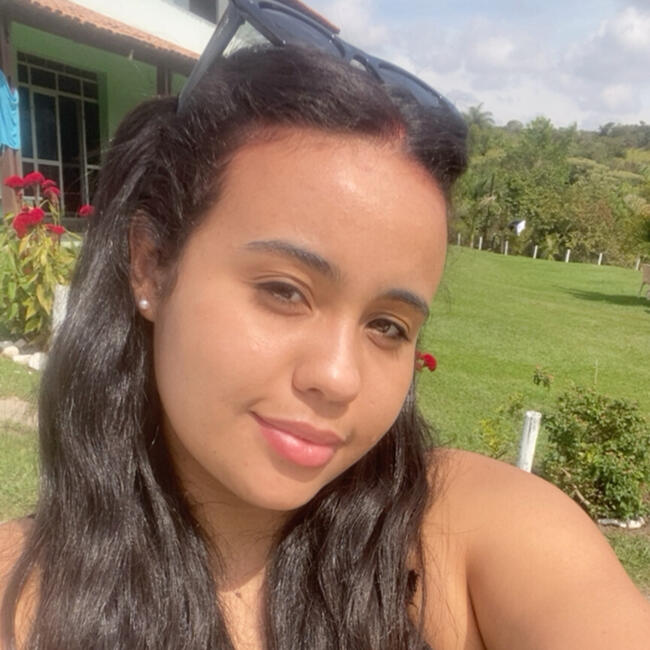 Babá em Contagem: Brisa
