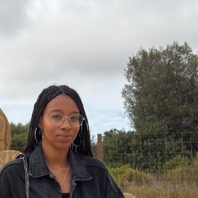 Babysitter in Almancil: Liliane