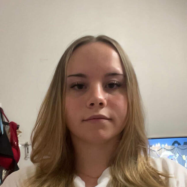 Babysitter in Townsville: Amy