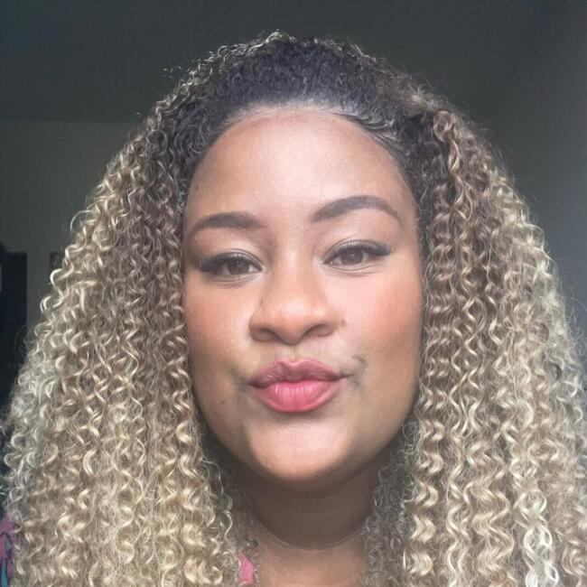 Babysitter in Salvador: Tífane Santos