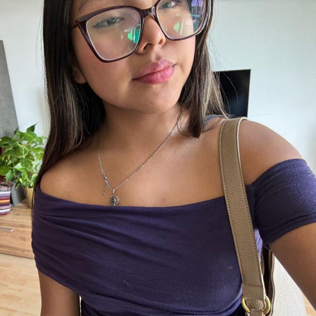 Babysitter in Munich: Ariana marrón