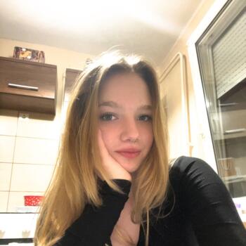Babysitter in Budapest: Rubina