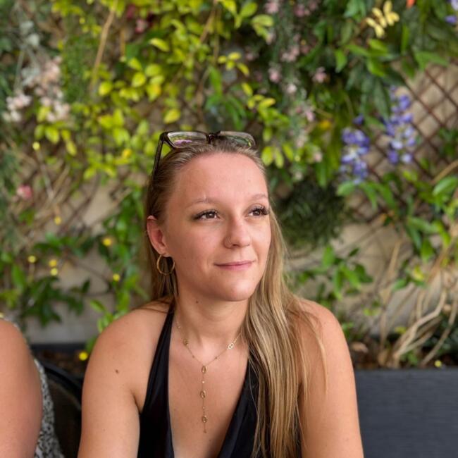 Babysitter in Décines-Charpieu: Lea