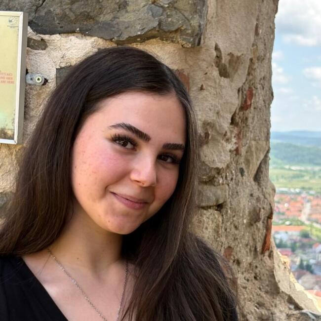 Bonă în București: Maya