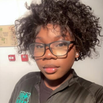 בייביסיטר ב- שטרסבורג: Janet