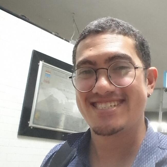 Emprego de babá em Maceió: Edson