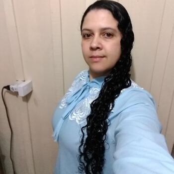 Babá em São José dos Pinhais: Denise