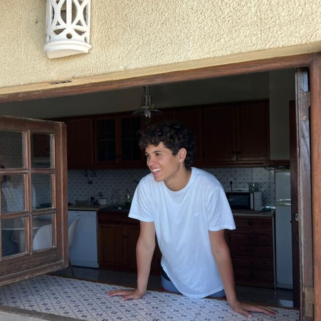 Babysitter in Cascais: Tomás