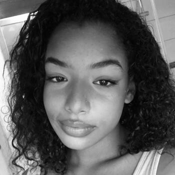 Babysitter in Torcy: Mya