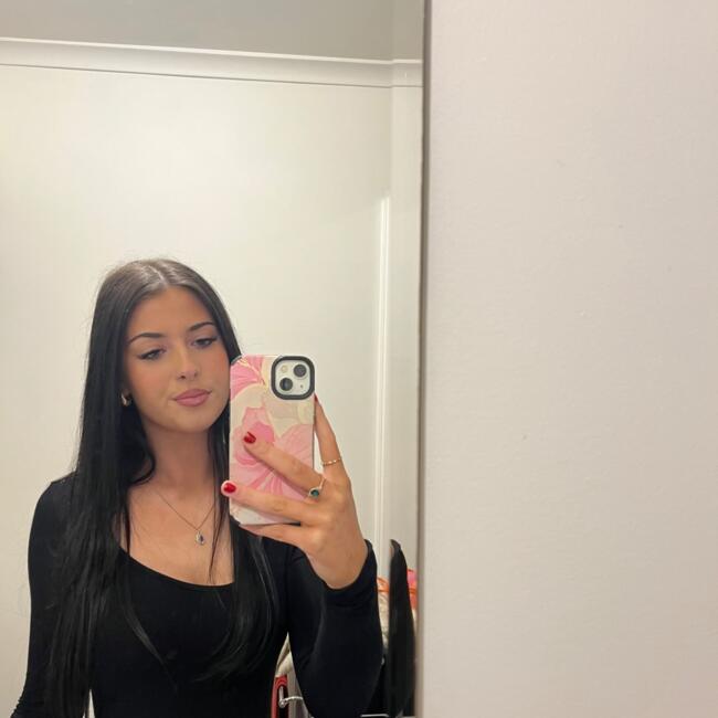 Babysitter in Sale: Indi