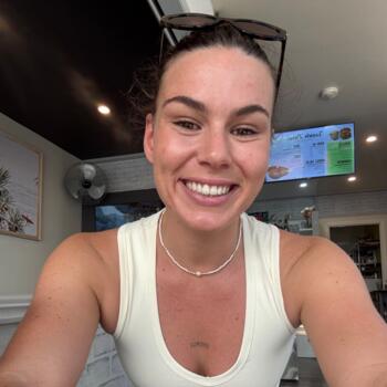 Babysitter in Gold Coast: Tina