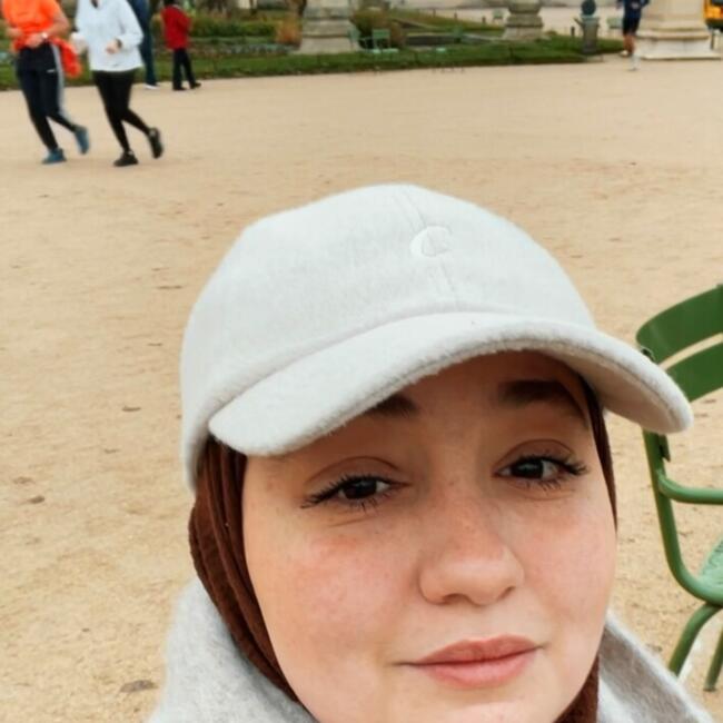 Babysitter in Paris: Malika