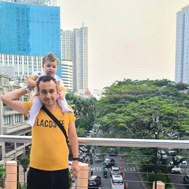 Babysitting job in Jakarta: SÜLEYMAN