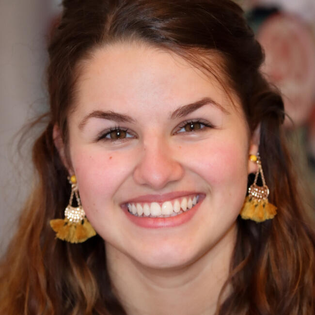 Babysitting job in Villeneuve-d'Olmes: Jenny