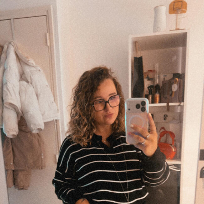 Babysitter in Port-Saint-Père: Louna
